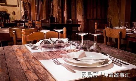 吃西餐时提供的“柠檬水”你要是当成饮品喝掉这样会被取笑的(图1)